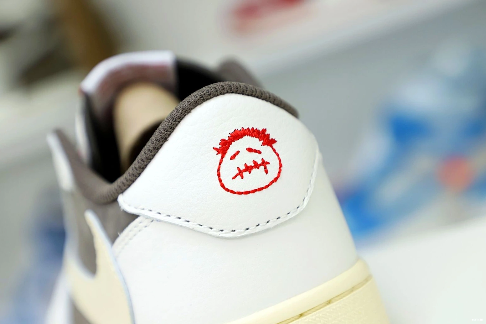 X TRAVIS 1 JORDAN OG AIR SCOTT REVERSE LOW MOCHA 1124